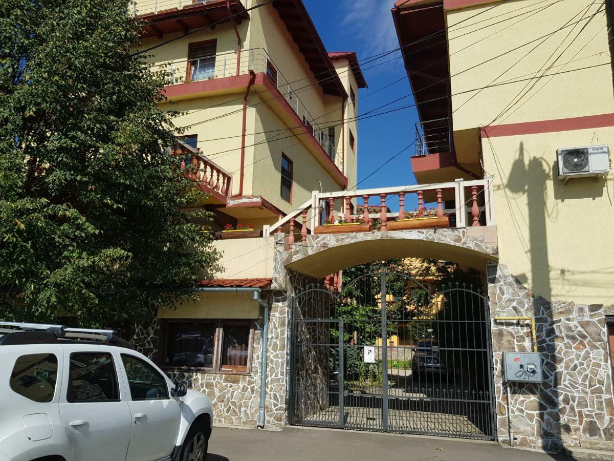 Casa Tiky Hotel Timisoara Ngoại thất bức ảnh