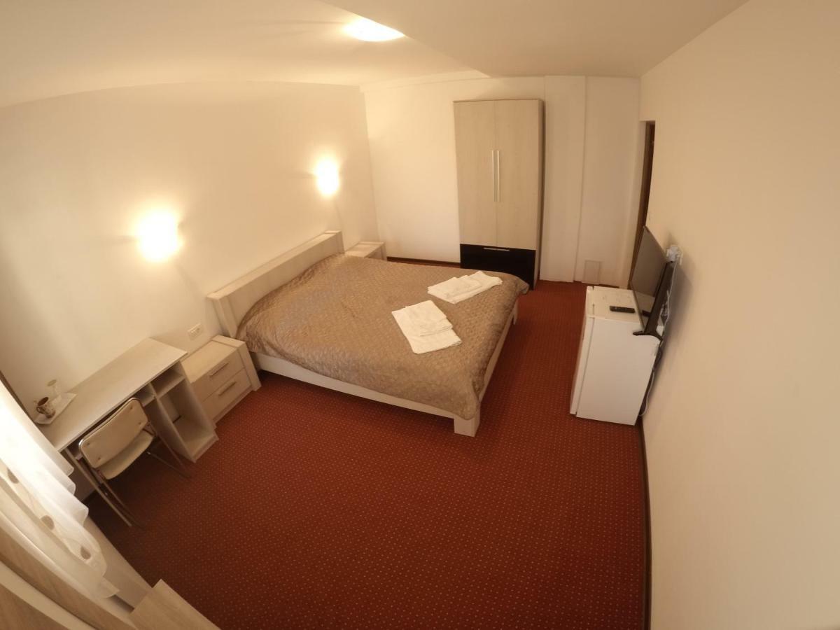 Casa Tiky Hotel Timisoara Ngoại thất bức ảnh