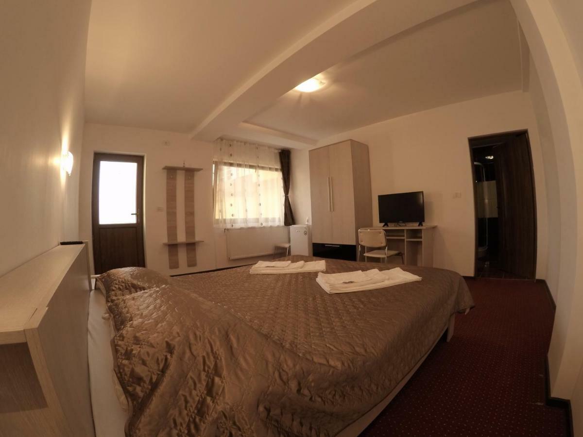 Casa Tiky Hotel Timisoara Ngoại thất bức ảnh