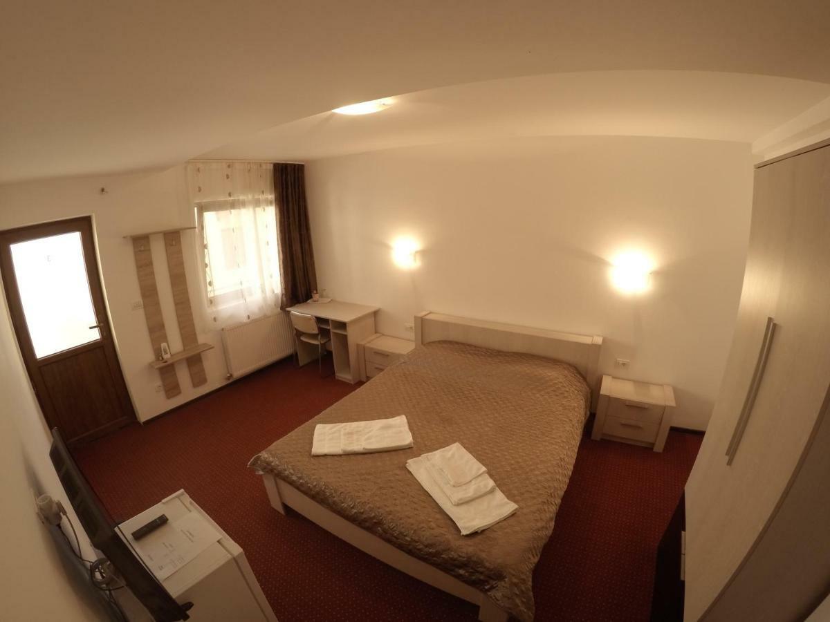Casa Tiky Hotel Timisoara Ngoại thất bức ảnh