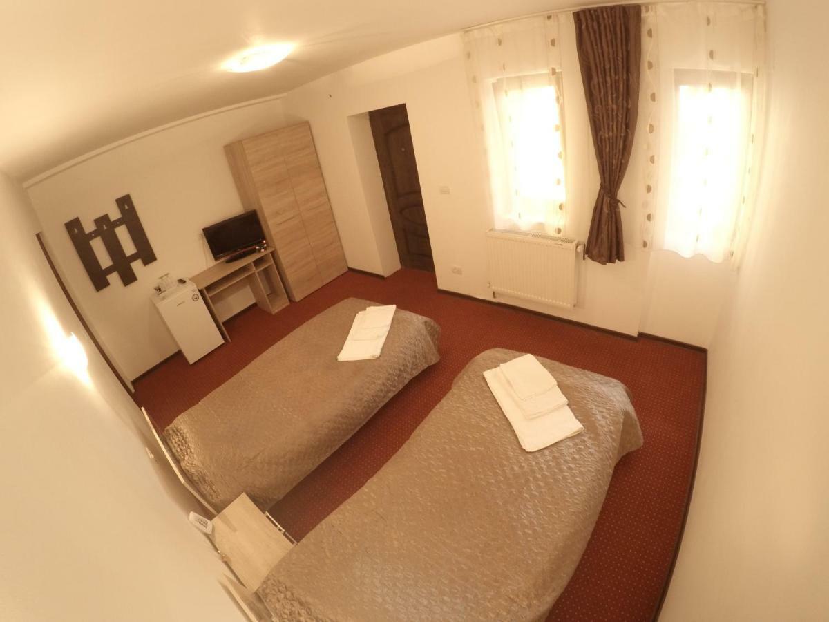 Casa Tiky Hotel Timisoara Ngoại thất bức ảnh