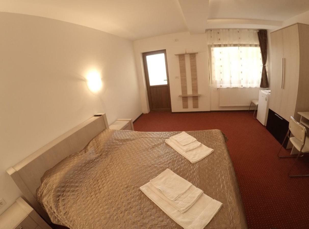 Casa Tiky Hotel Timisoara Ngoại thất bức ảnh