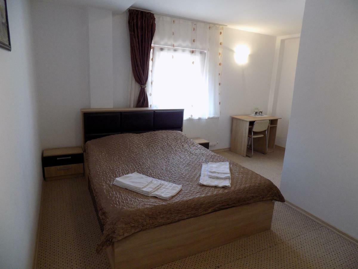 Casa Tiky Hotel Timisoara Ngoại thất bức ảnh
