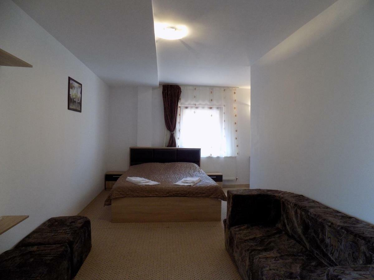 Casa Tiky Hotel Timisoara Ngoại thất bức ảnh