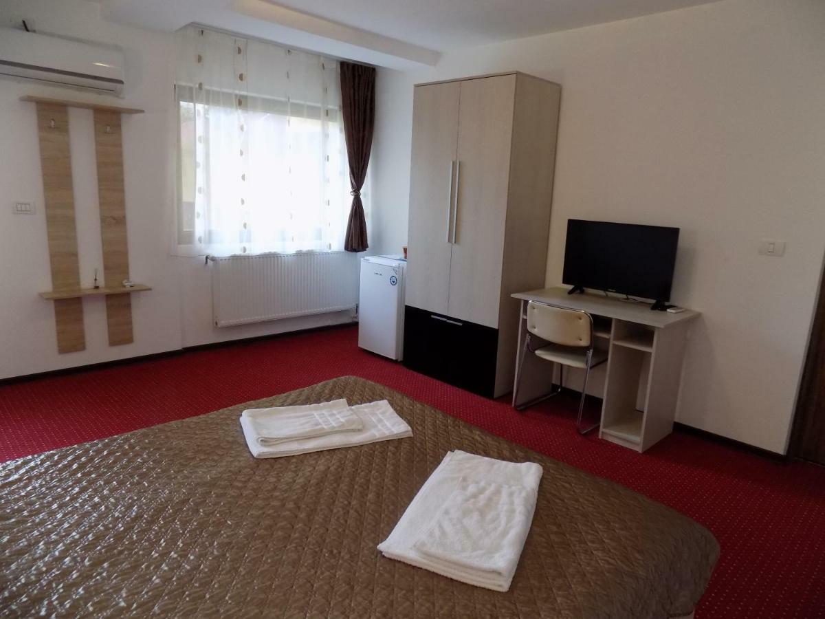 Casa Tiky Hotel Timisoara Ngoại thất bức ảnh